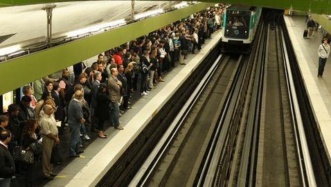 Sarkozy resiste y sigue adelante con su proyecto de reforma de las pensiones