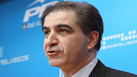 Negociar transferencias con el PNV «humilla» al Gobierno vasco, según el PP