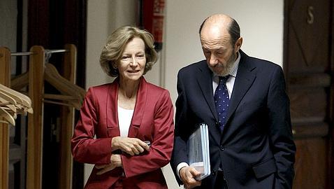 Salgado hace malabares y consigue que Barcelona y Sevilla puedan endeudarse