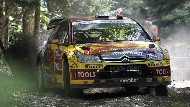 Solberg domina sobre la tierra japonesa con Sordo quinto