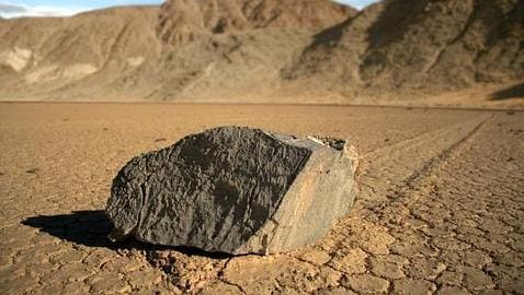 Las piedras reptantes del Valle de la Muerte, ¿un misterio aclarado?