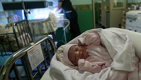 Uno de los mineros atrapados conoció a su hija recién nacida gracias a la fibra óptica