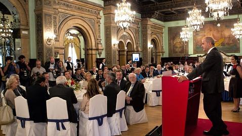 Chaves anuncia una partida de 1.200 millones más para los ayuntamientos