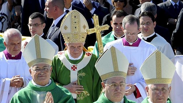 Benedicto XVI pide a los sicilianos que «no tengan miedo» de la mafia
