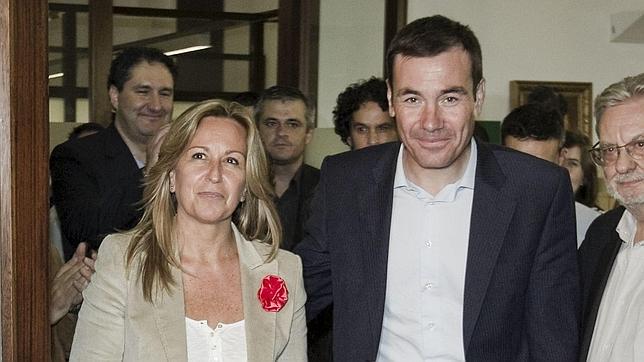 Ferraz reúne hoy a sus dirigentes, salvo a Zapatero, para analizar la victoria de Gómez