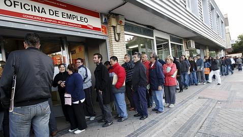 España podría tener 666.800 parados menos, según el patrón del Nobel 2010