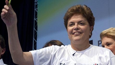 Rousseff se proclama defensora de la familia ante los ataques de Serra