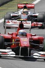 Hamilton: «Si gana, Alonso tendrá un sitio entre los grandes»