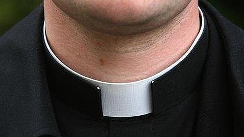 Veinte años de misas, pero no era sacerdote