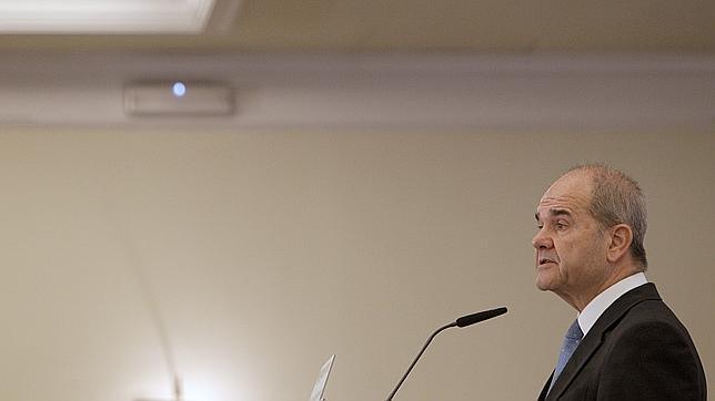 Chaves advierte a Gallardón que «no habrá excepciones» con la deuda de Madrid