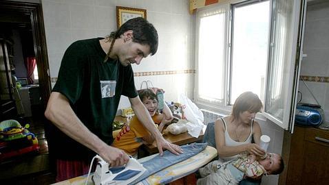 Casi una de cada cuatro españolas tiene que dejar su empleo cuando es madre