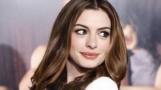 Anne Hathaway y la mala suerte en el amor