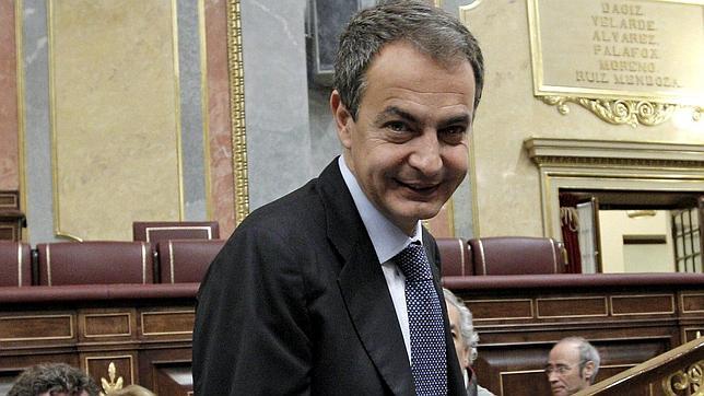 Zapatero anuncia rebajas fiscales a pymes y la privatización parcial de Loterías y AENA