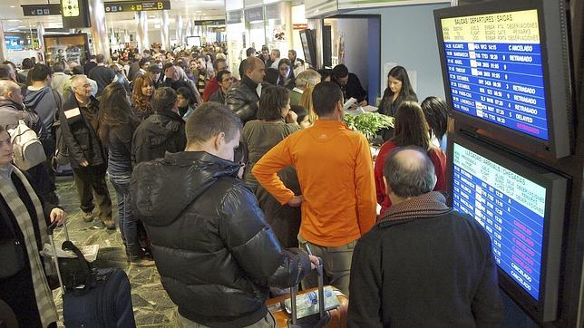 La Fiscalía de Madrid citará a cien controladores para tomarles declaración