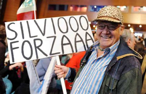 Los seguidores de Berlusconi se movilizan a dos días de la moción de censura