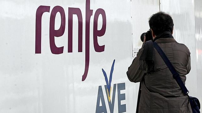 Un AVE Madrid-Valencia en pruebas llega a la capital con 43 minutos de retraso