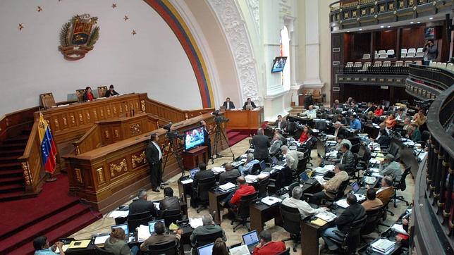 ¿Le beneficia a Chávez la concesión de plenos poderes?