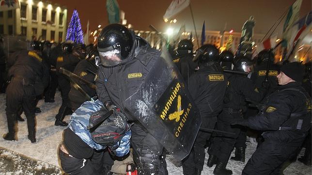 Lukashenko reprime a la oposición tras otro pucherazo en Bielorrusia