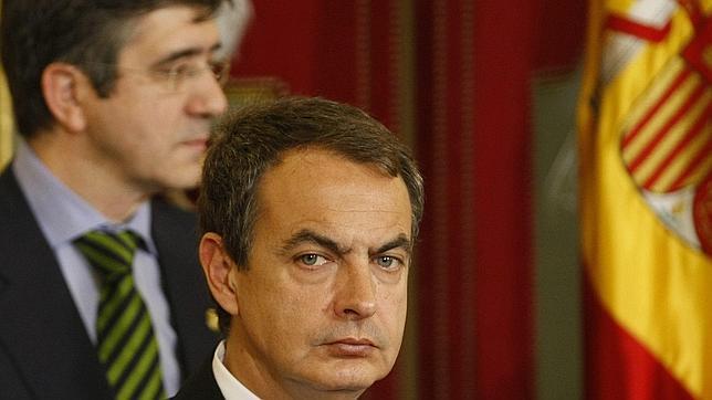 Zapatero come con López y se ve con Urkullu para hablar de ETA
