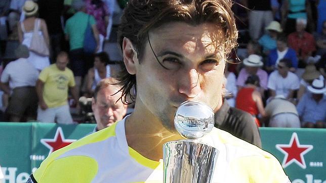 Ferrer levanta su primer título del año en Auckland