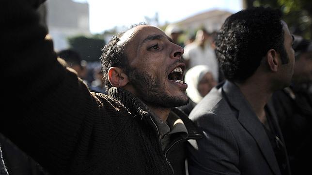 Reprimen una protesta en Túnez que pide la desaparición del partido de Ben Alí