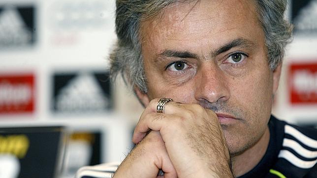 Mourinho: «Estoy mayor para recaditos por la prensa»