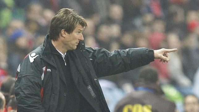 Laudrup apuesta por jugar «sin miedo» y «sin complejos» en el Bernabéu