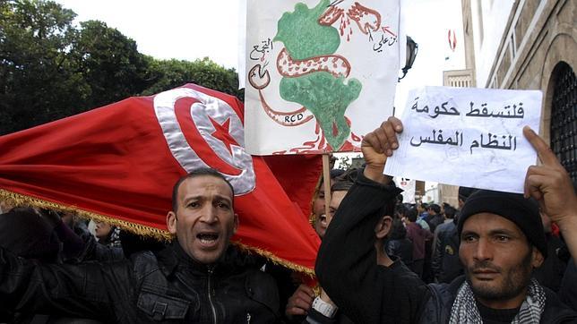 La Policía de Túnez se manifiesta por primera vez contra los «podridos» del Gobierno