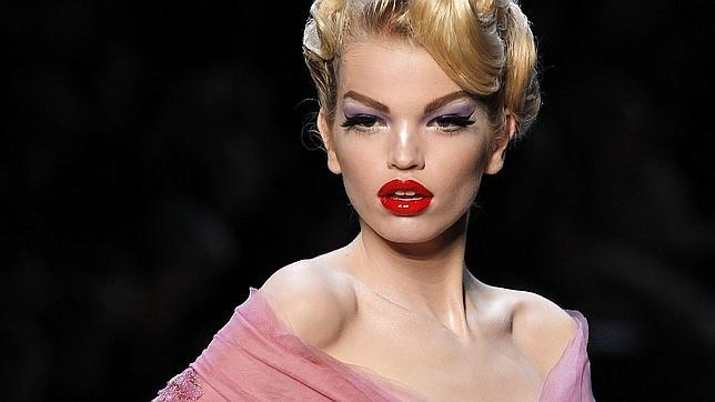 John Galliano recupera el espíritu de los 50 para Christian Dior