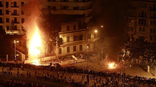 Cinco muertos y quince heridos por disparos de fieles a Mubarak en El Cairo