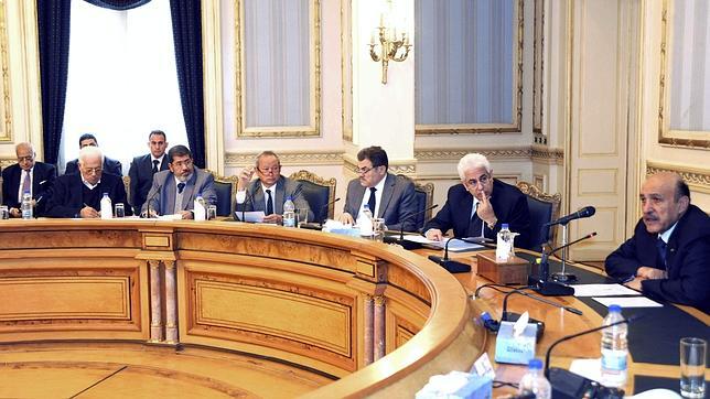 Suleiman y los grupos opositores acuerdan la reforma de la Constitución