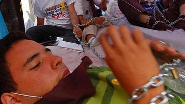 Varios estudiantes piden a Trinidad Jiménez que interceda por los presos políticos venezolanos