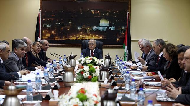 Abás acepta la dimisión en bloque del Gobierno palestino