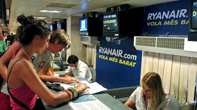 El Gobierno catalán tacha de inaceptables «las formas» de Ryanair en Gerona