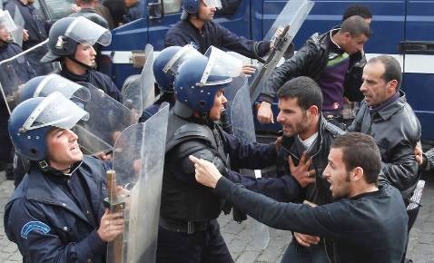 Caos por huir del infierno libio