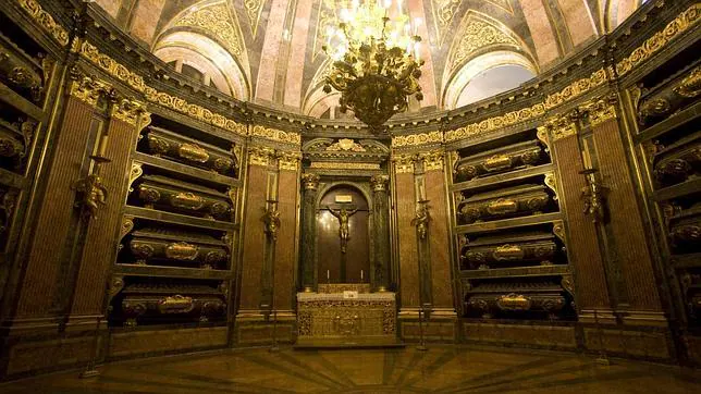 El Panteón de Reyes de El Escorial, al completo