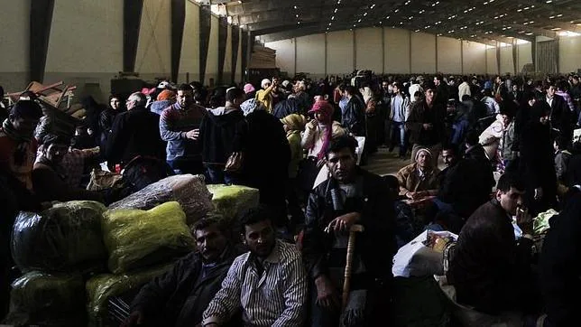 Miles de africanos se agolpan en Bengasi sin salida posible