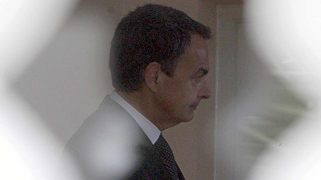 Zapatero evoca en Túnez a su abuelo fusilado para defender la grandeza de la democracia