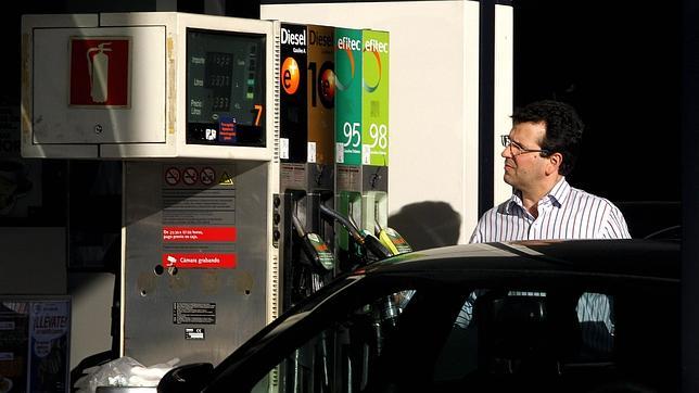 La gasolina alcanza nuevo récord y supera por primera vez los 1,3 euros
