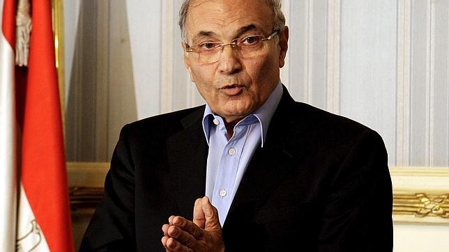 El Ejército egipcio fuerza la dimisión del primer ministro para apaciguar a la calle