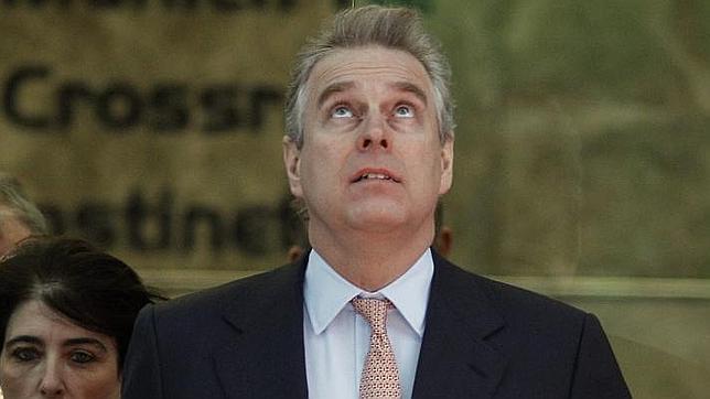 Cameron respalda al Príncipe Andrés en el fragor del escándalo