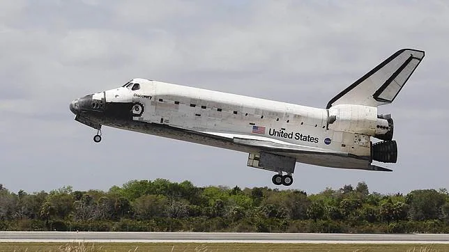 El Discovery aterriza por última vez y pone fin a 26 años al servicio de la NASA