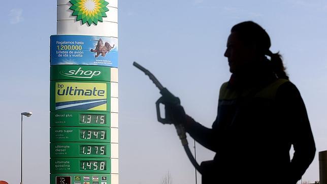 Las ventas de carburantes caen un 10% por el alza del crudo