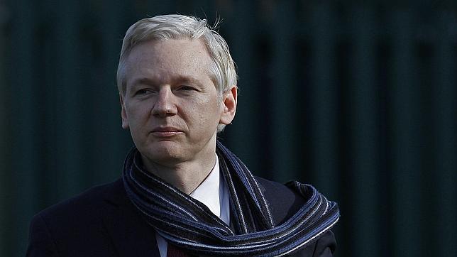 La inspectora que interrogó a Assange conocía a una de las denunciantes