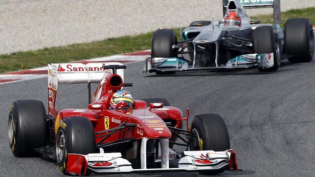 Schumacher y Alonso replican a Red Bull