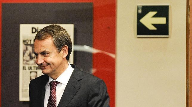 Zapatero advierte a los barones que piensa ir a sus mítines