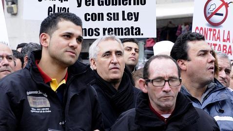 Hosteleros famosos, contra la Ley Antitabaco