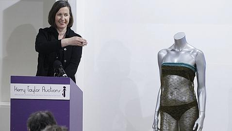 «Katemanía»: El vestido que enamoró al Príncipe Guillermo, vendido por 90.000 euros