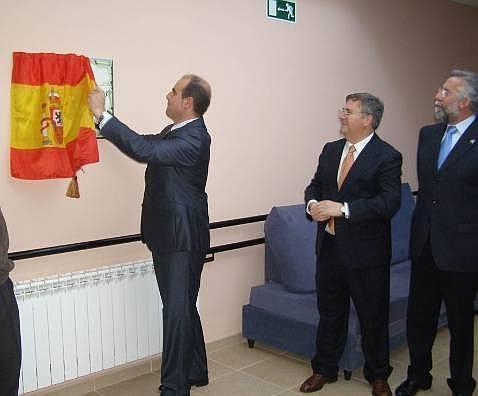 Polémica inauguración de un centro de día en Los Navalucillos