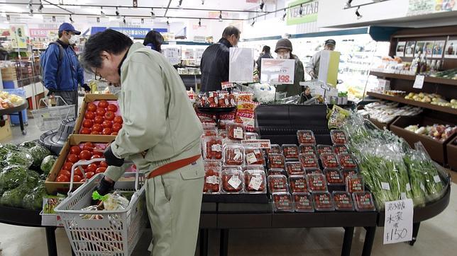 La radiactividad ya llega al agua y los alimentos en Japón